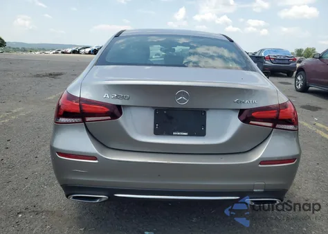 2019 Mercedes-Benz A 220 4Matic z USA, uszkodzony, nr VIN WDD3G4FB0KW022238